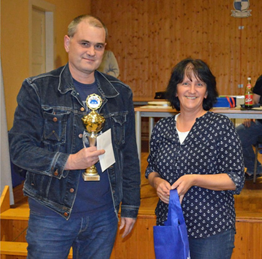 Skatturnier des SV 58 Esperstedt (Foto: Jürgen Schweser) Skatturnier des SV 58 Esperstedt (Foto: Jürgen Schweser)