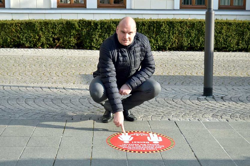 Hinweise auf dem Marktplatz (Foto: Stadt Sondershausen)