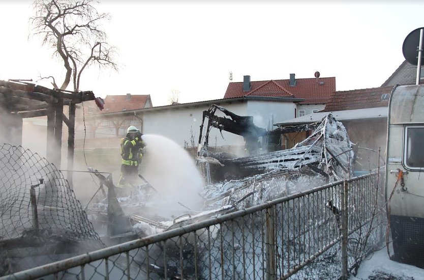 Mit Löschschaum abgedeckt (Foto: Feuerwehr Heiligenstadt) Mit Löschschaum abgedeckt (Foto: Feuerwehr Heiligenstadt)