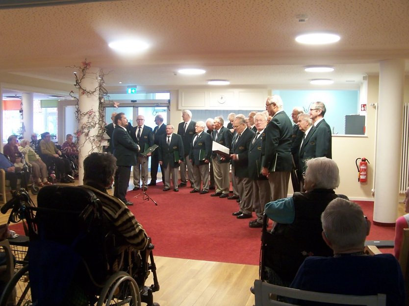 Anfang M&auml;rz war der M&auml;nnerchor zu Gast im Sonnenhof (Foto: Danny Kais)