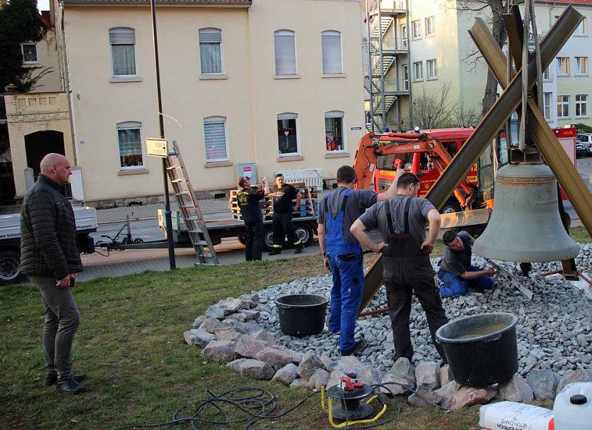 Ged&auml;chtnisglocke aufgestellt (Foto: Karl-Heinz Herrmann)