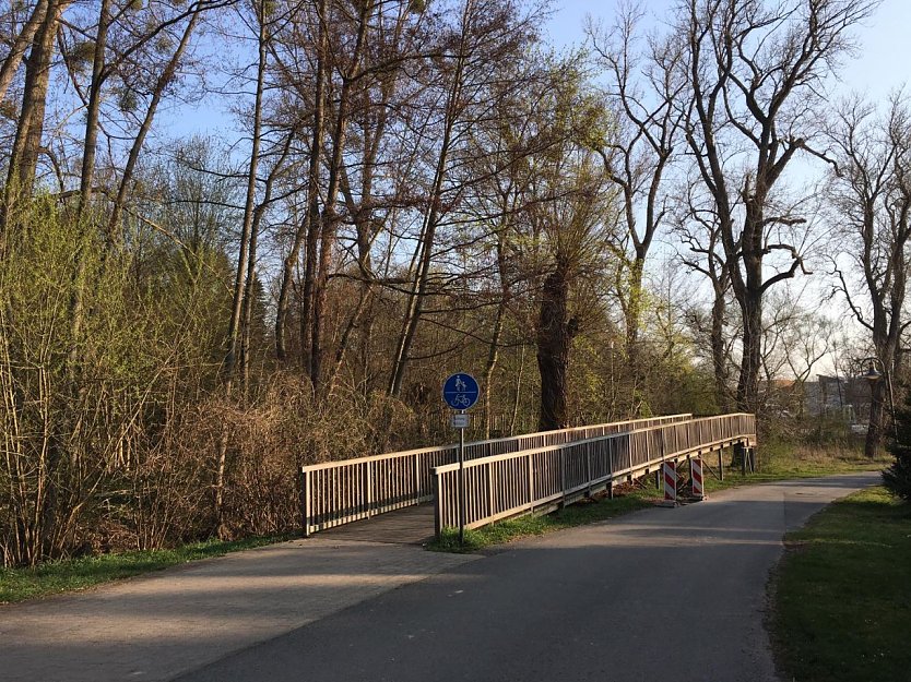 Fu&szlig;g&auml;ngerbr&uuml;cke (Foto: Thomas Fleischhauer)