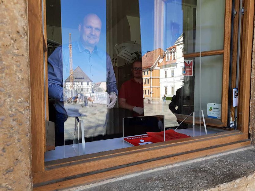 Mehr zum Tragen von Schutzmasken (Foto: Karl-Heinz Herrmann) Mehr zum Tragen von Schutzmasken (Foto: Karl-Heinz Herrmann)