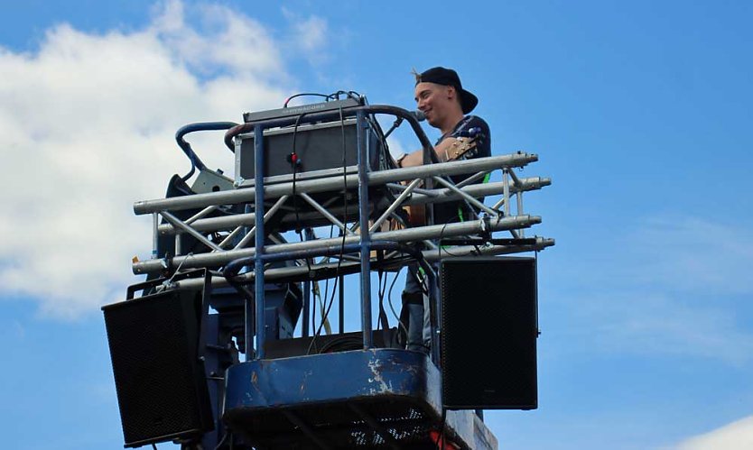 Drittes Hebebühnenkonzert im Östertal (Foto: Karl-Heinz Herrmann)