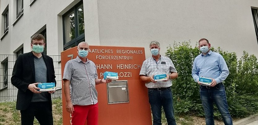 Ein großes Dankeschön dafür geht nicht nur an Prof. Heiser sondern besonders an die beiden Sponsoren der Masken, Torsten Buchwald, Geschäftsführer AHN Biotechnologie GmbH Nordhausen und dem Präsidenten des Lions Club Nordhausen, Ulrich Ebert (Foto: Jörg Lorenz)