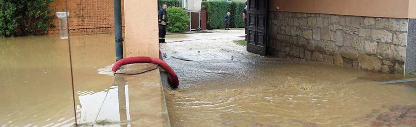 Dauerregen ruft Feuerwehren auf den Plan (Foto: Silvio Dietzel) Dauerregen ruft Feuerwehren auf den Plan (Foto: Silvio Dietzel)