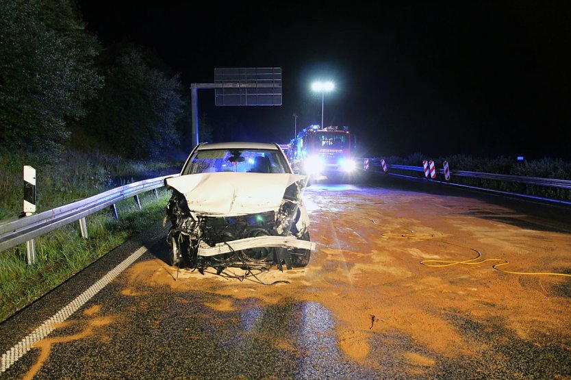 Ein Unfall auf der A38 endete f&uuml;r einen Fahrzeuginsassen t&ouml;dlich (Foto: Feuerwehr Heiligenstadt)