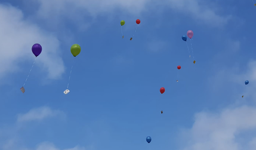 Luftballonw&uuml;nsche am letzten Schultag  (Foto: Anika Lier )