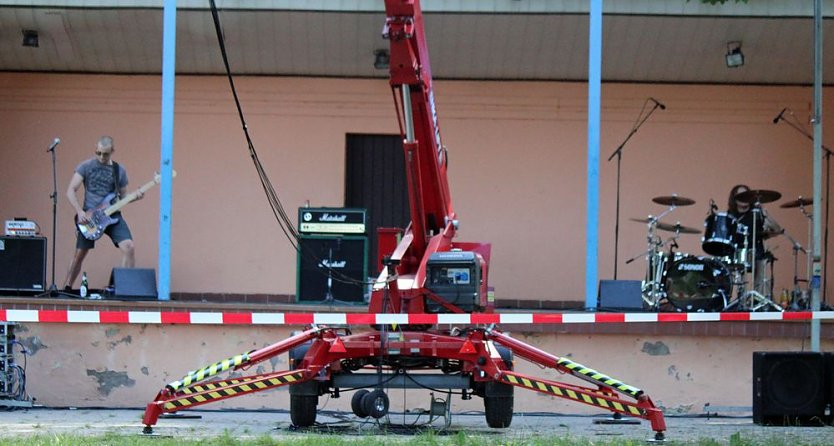 Hardrockband "Rikk Arving" beim Hebeb&uuml;hnenkonzert (Foto: Karl-Heinz Herrmann)