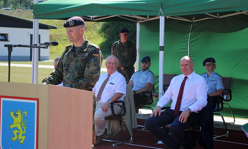 Bei Appell in Sondershausen Kommando über geben (Foto: Karl-Heinz Herrmann)