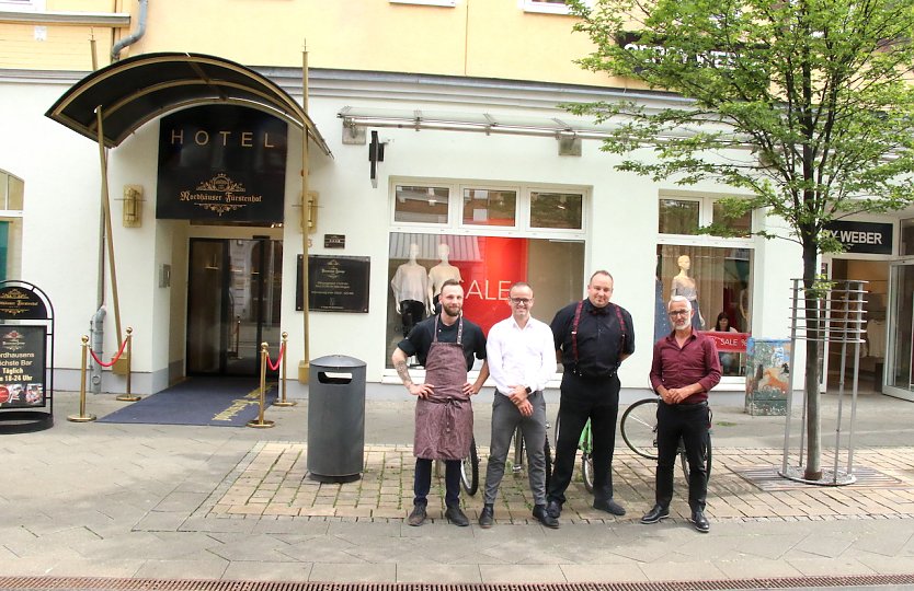 Die vier Hotel-Musiketiere: Koch Kusy, Hotelleiter Rödiger, Barmann Stroisch und Besitzer Heck (Foto: oas)