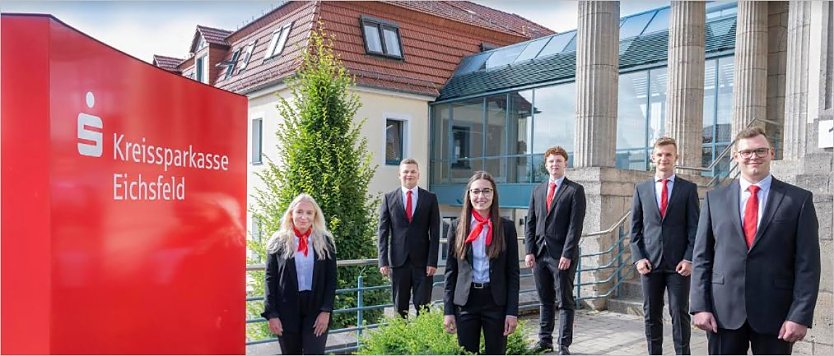 Vordere Reihe v.l.: Hanna Zierold, Michael Bley, Michelle Wehr, Lucas Müller, Vincent Wollner,  Christian Winter (Foto: Kreissparkasse Eichsfeld)