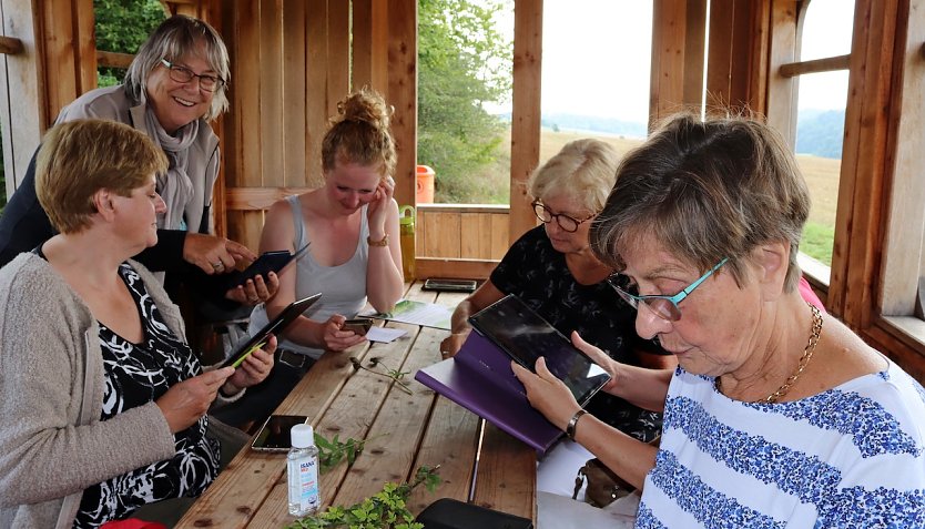 Frauenfrühstück in der Natur (Foto: S.Schulze)