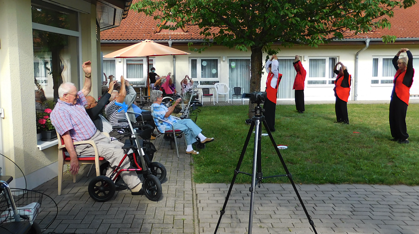 Nichts ist best&auml;ndiger als der Wandel der Zeit - Tai Chi im Sonnenhof (Foto: Danny Kais)