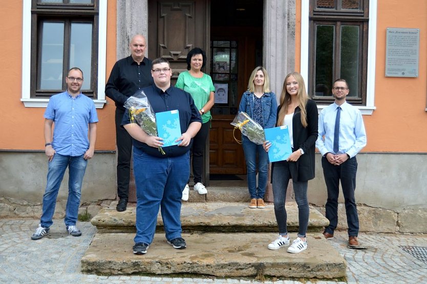 Mit guten Zeugnissen ins Arbeitsverhältnis (Foto: Stadt Sondershausen) Mit guten Zeugnissen ins Arbeitsverhältnis (Foto: Stadt Sondershausen)