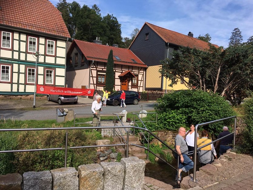 Wassertreten in Neustadt (Foto: R. Preinesberger)