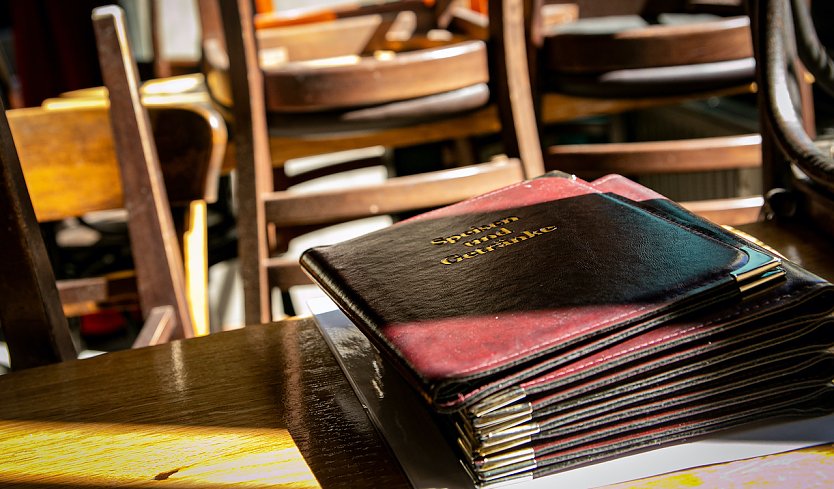 Flaute in der Gastst&auml;tte: Corona hat zu einem Einbruch in der Beherbergungs- und Gastrobranche gef&uuml;hrt. Unternehmen sollten die Kurzarbeit jetzt nutzen, um ihre Besch&auml;ftigten weiterzubilden, so die Gewerkschaft NGG (Foto: NGG)