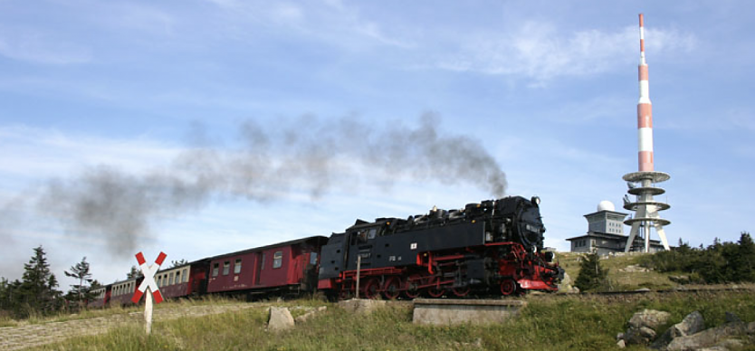 Wei&szlig;er Rauch statt schwarzer Qualm? - im Landkreis will man pr&uuml;fen lassen ob die Harzquerbahn mit einem Wasserstoffantrieb ausger&uuml;stet werden kann (Foto: nnz-Archiv)