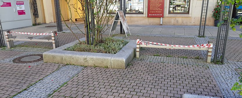 Sitzbänke in der Innenstadt werden saniert (Foto: Karl-Heinz Herrmann) Sitzbänke in der Innenstadt werden saniert (Foto: Karl-Heinz Herrmann)