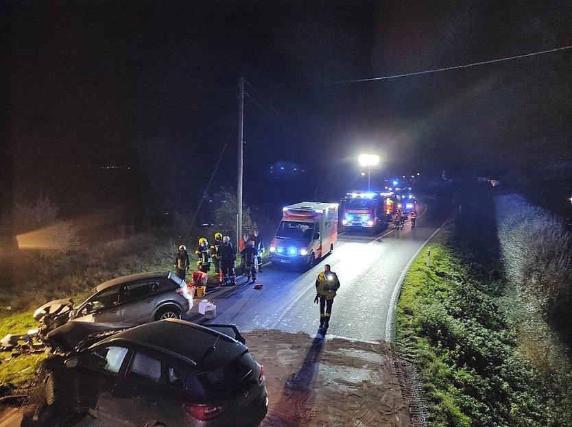 Verkehrsunfall zwischen Ringleben und Esperstedt (Foto: Feuerwehr Bad Frankenhausen / Silvio Dietzel)