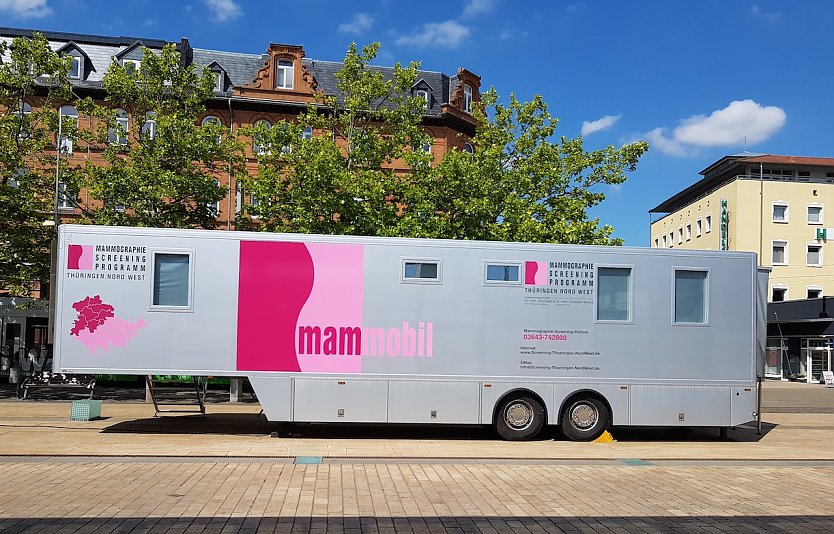 Mammobil auf dem Bahnhofsplatz in Nordhausen (Foto:   Mammographie Screening Thüringen Nord/West)