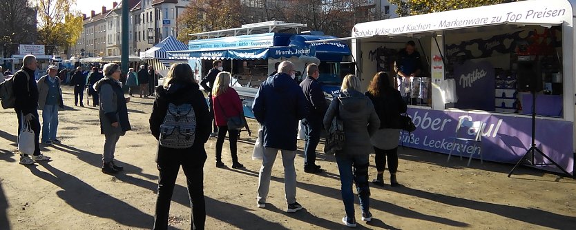 Marktschreier auf dem Bebel-Platz (Foto: Kurt Frank)