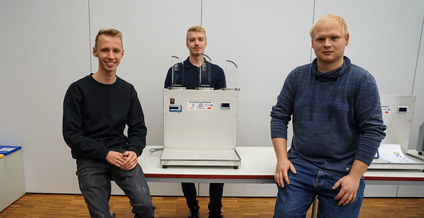 Die drei Erstplatzierten: Cornelius Kania (Mitte), Melvin M&uuml;ller (links) und Pascal Pumpa (Foto: Susanne Schedwill)