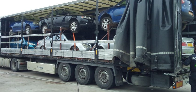 &Uuml;bereinander gestapelt (Foto: Polizei)