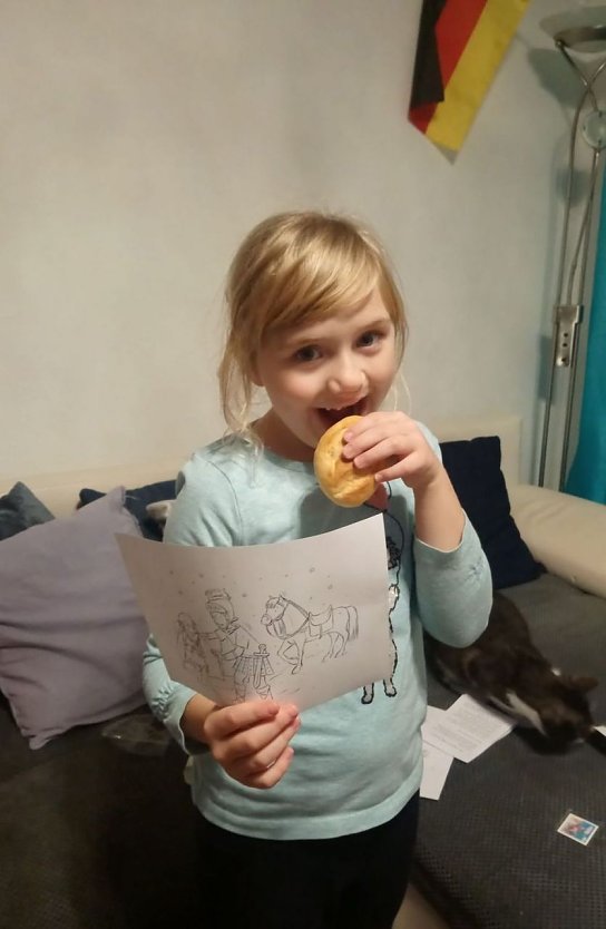 Ich geh mit meiner Laterne und meine Laterne mit mir.... (Foto: Gruppe Kontakt) Ich geh mit meiner Laterne und meine Laterne mit mir.... (Foto: Gruppe Kontakt)