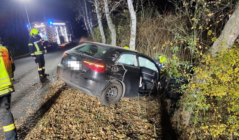 Unfall auf nassem Laub (Foto: Freiwillige Feuerwehr Bad Frankenhausen/Silvio Dietzel)