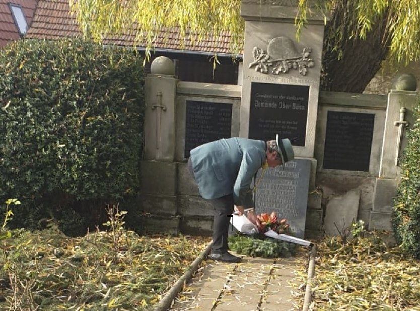 Kranzniederlegung in Oberbösa (Foto: Privates Foto vom Schützenverein)