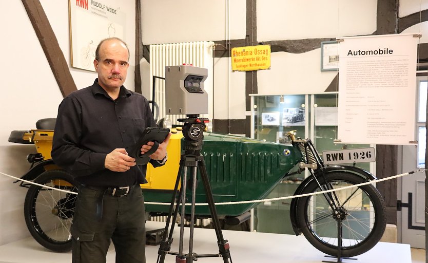 Dirk Leiber beim 3D-Scan im Museum Tabakspeicher     (Foto: ©Stadtverwaltung Nordhausen)