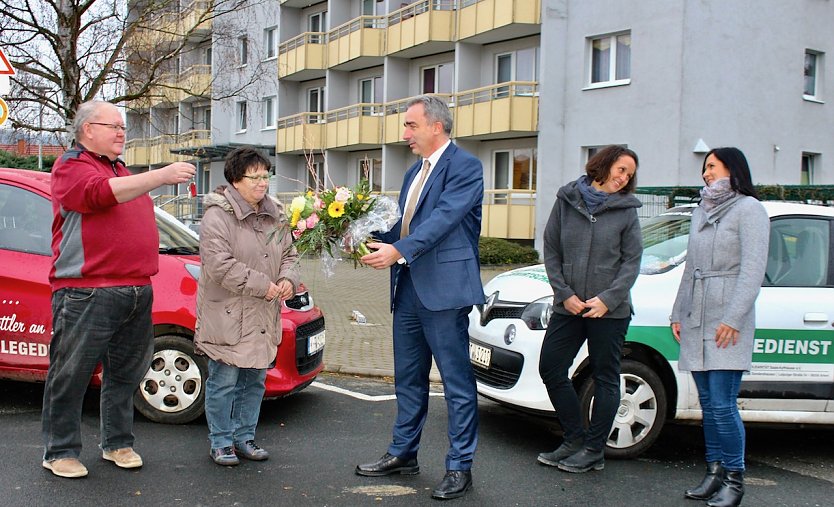 v.l. Olaf Schettler, Ulrike Schettler, Gesch&auml;ftsf&uuml;hrer Volkssolidarit&auml;t Saale-Kyffh&auml;userkreis Dirk J&uuml;rgens, Tagespflegeleitung Katrin Bienias Pflegedienstleiterin Ivonne Kraft (Foto: emw)