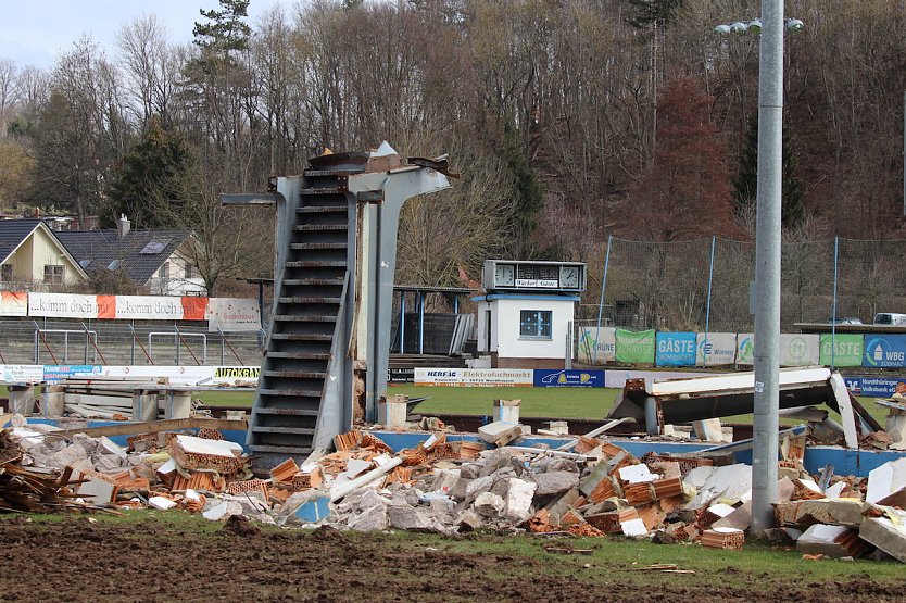 Einsam ragt die eiserne Treppe zum Himmel (Foto: oas)