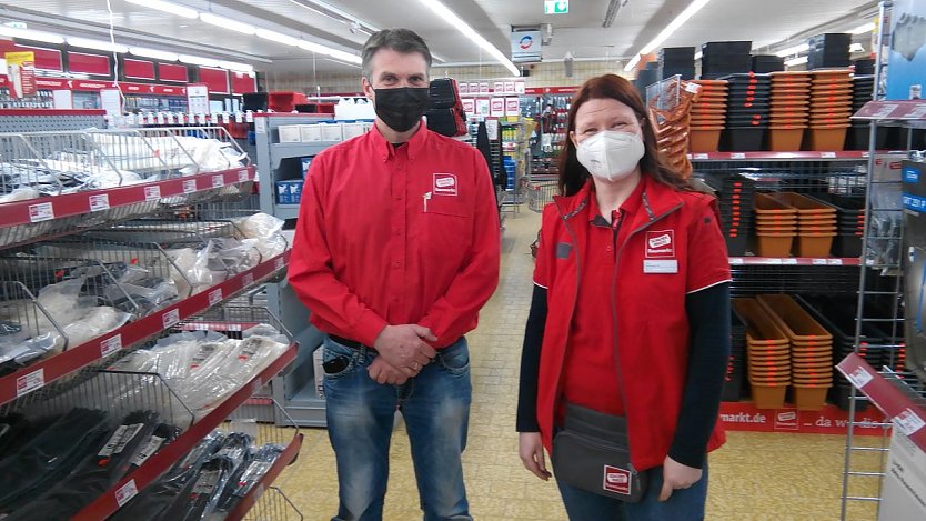 Baumarktbetreiber Dirk Schwedhelm und Marktleiterin Nicole Etzrodt. (Foto: Kurt Frank)