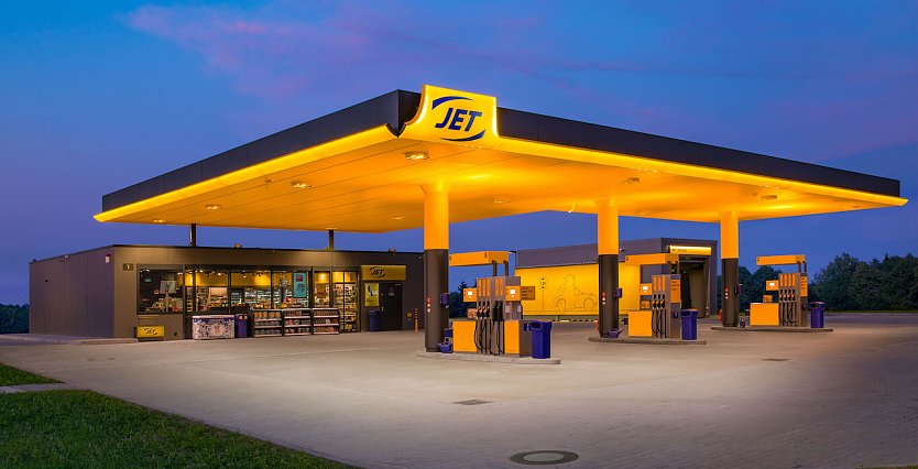 Neueröffnung der Tankstelle in der Parkallee (Foto: JET)