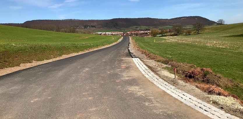 Straße zwischen Sollstedt und Deuna (Foto: J.Piper)