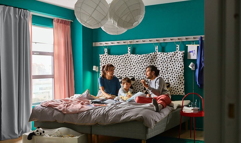 Den Traum vom Acht-Stunden-Tag hegen Eltern wie Nicht-Eltern - in der Realität liegt die Schlafzeit meist zwischen sechs und unter acht Stunden.  (Foto: IKEA Deutschland)