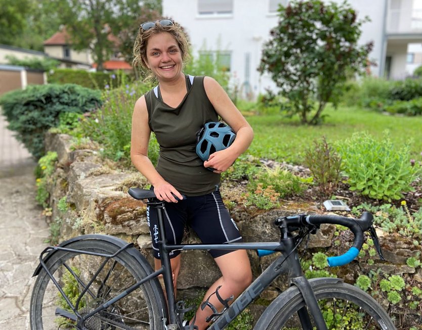 Die 22-jährige Erfurterin Margarete Schumm will mit Ihrer spektakulären 24 h-Spendenaktion nicht nur auf die Klimafolgen für die heimischen Wälder aufmerksam machen, sondern gemeinsam mit Forstleuten auch Lösungen zeigen (Foto: Schumm/ThüringenForst)
