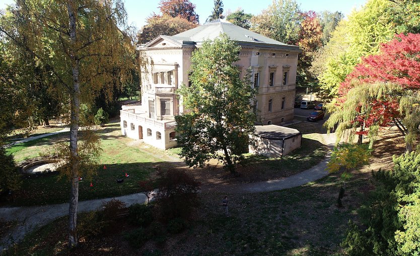 Die Villa im Park Hohenrode im Herbst (Foto: Park Hohenrode)
