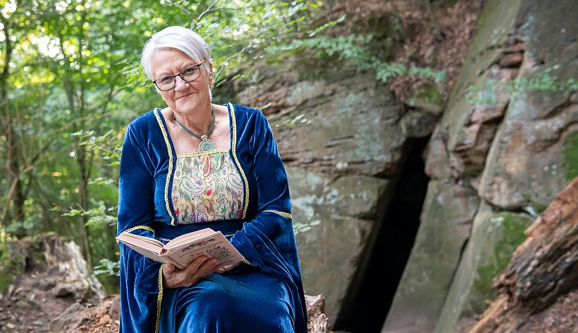 Mechthild Führ bei der Märchenwanderung (Foto: Stadtverwaltung Heiligenstadt) Mechthild Führ bei der Märchenwanderung (Foto: Stadtverwaltung Heiligenstadt)