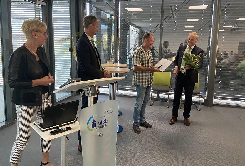 Würdigung für Detlef Helbing (2.v.r.) (Foto: WBG) Würdigung für Detlef Helbing (2.v.r.) (Foto: WBG)