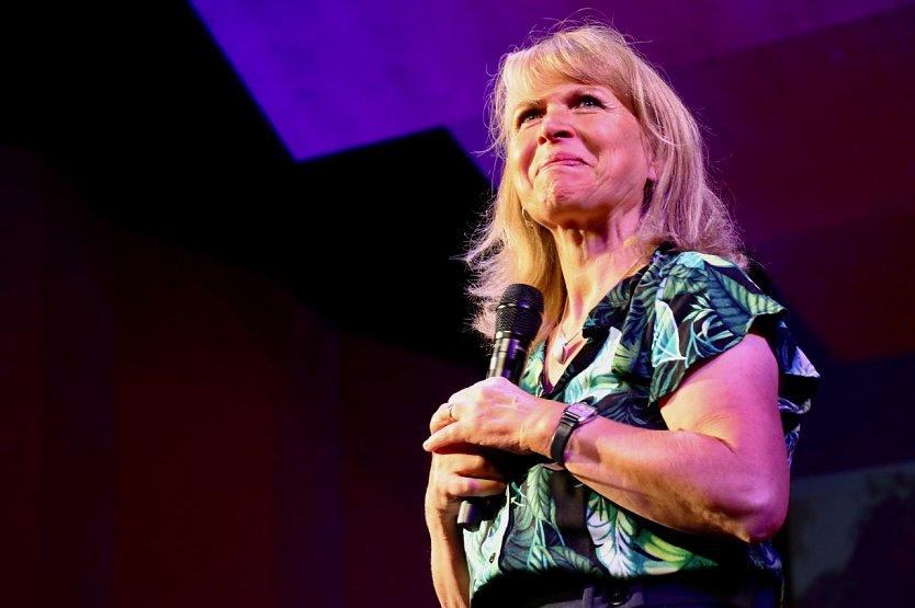 F&uuml;r gute vierzig B&uuml;hnenjahre auf den Nordh&auml;user Brettern wurde gestern Abend Brigitte Roth mit dem Theaterpreis geehrt (Foto: agl)