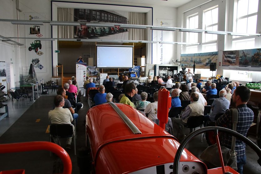 Zum Geburtstag hatte man Vereinsfreunde und Unterst&uuml;tzer geladen (Foto: agl)