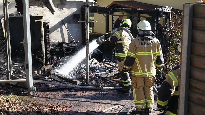 Nebengebäude brannte (Foto: S. Dietzel)