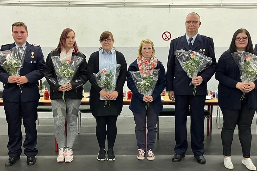 Auszeichnungen für verdienstvolle Feuerwehrleute (Foto: privat)