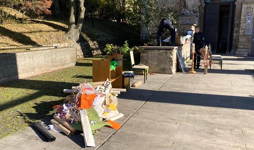 Ungeplante Beräumung der Frauenbergkirche gestern Mittag (Foto: privat)