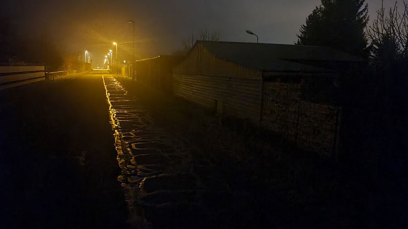 Kein Fu&szlig;weg, keine Beleuchtung (Foto: Anton Adlerauge)