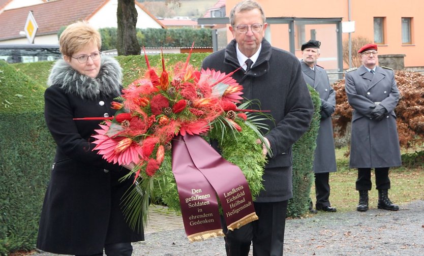 Kranzniederlegung in Heiligenstadt (Foto: Elke Sagorski.)
