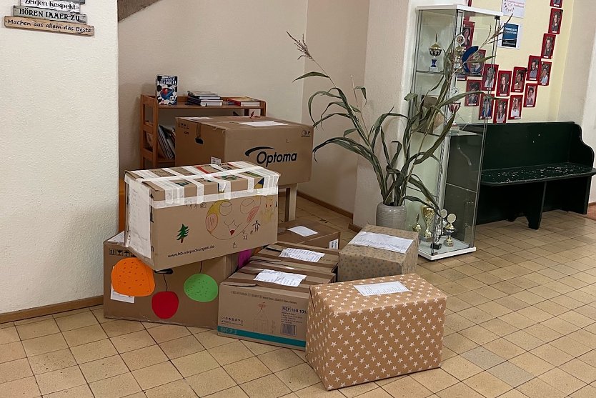 Liebevoll verpackte Geschenke für Kinder in Mediasch heute früh (Foto: M.Görk) Liebevoll verpackte Geschenke für Kinder in Mediasch heute früh (Foto: M.Görk)